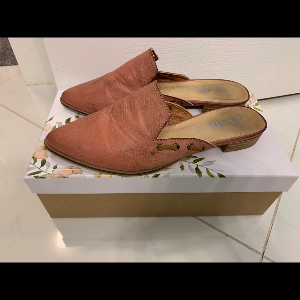 Miracle Mile watermelon pink flats!